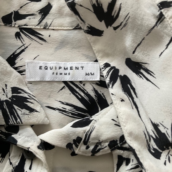 Equipment Femme Buttoned Down Silk Top Medium - Picture 12 of 13